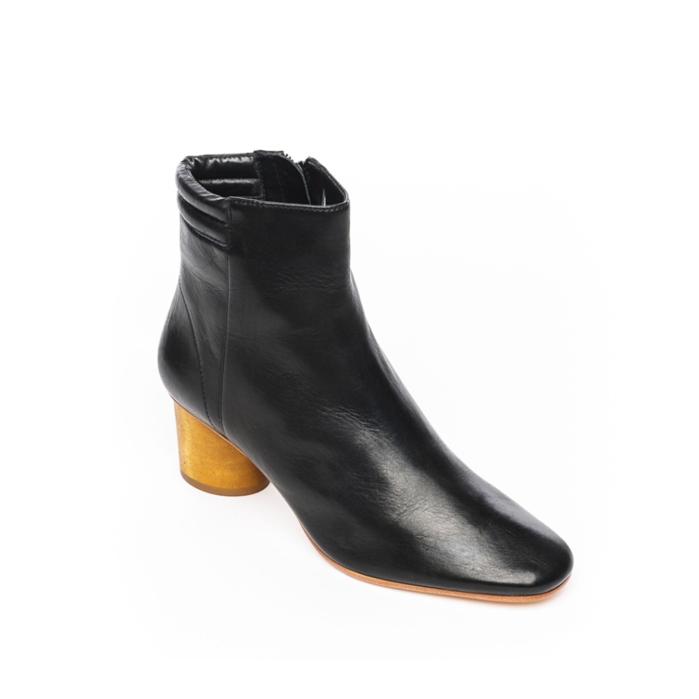 Bernardo Leather Izzy Boots